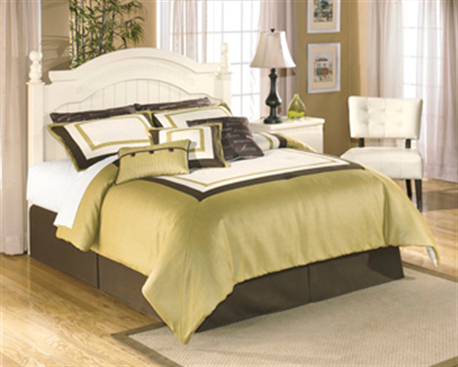 Signature Design By Ashley Cottage Retreat Cream Queen Poster Bed